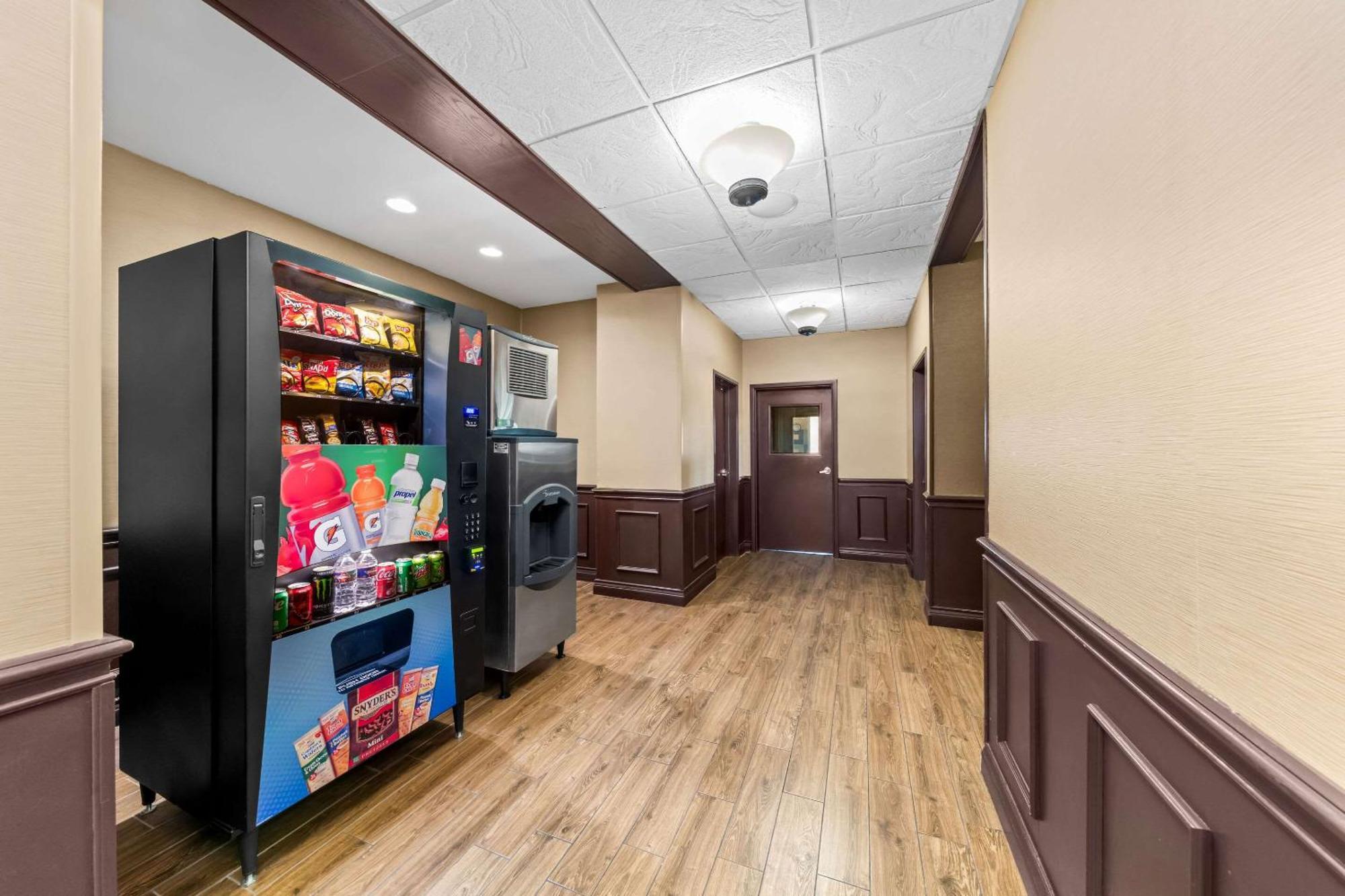 Comfort Inn & Suites Near Lake Lewisville Corinth Esterno foto