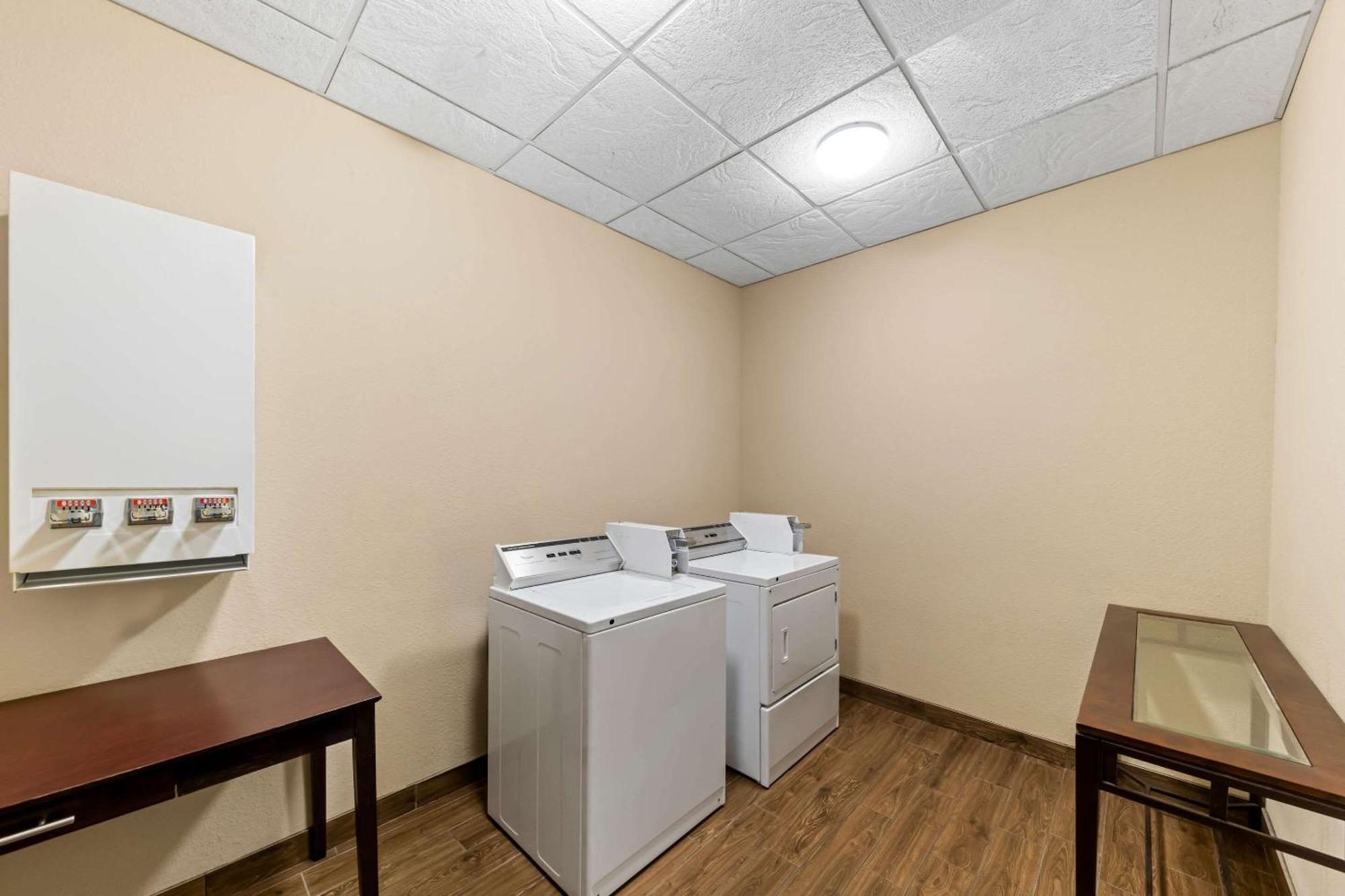 Comfort Inn & Suites Near Lake Lewisville Corinth Esterno foto