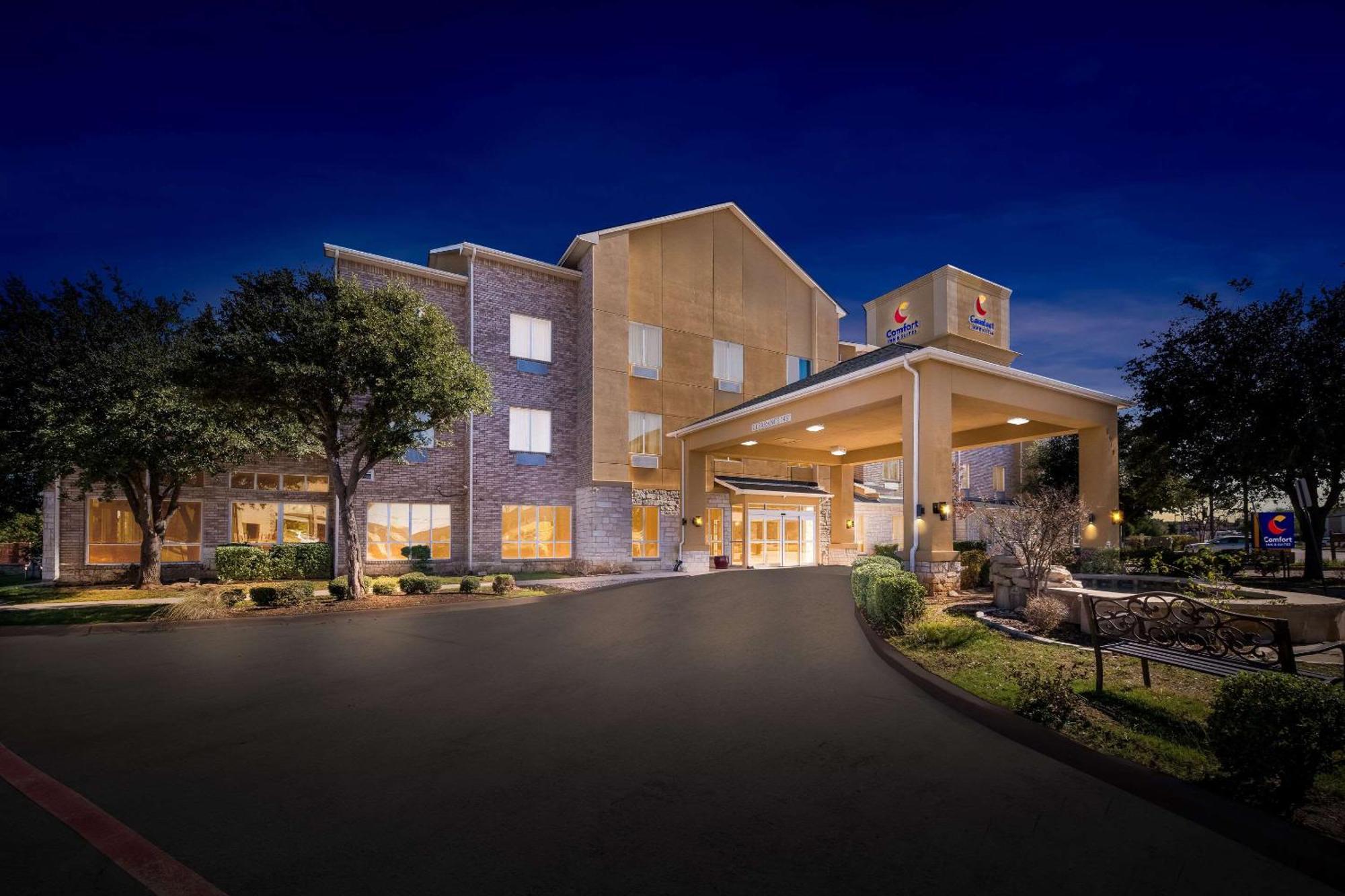 Comfort Inn & Suites Near Lake Lewisville Corinth Esterno foto